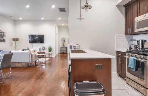 Central Business District Hotel | ★Deluxe Modern ★2BR King ★30 minutes to Manhattan