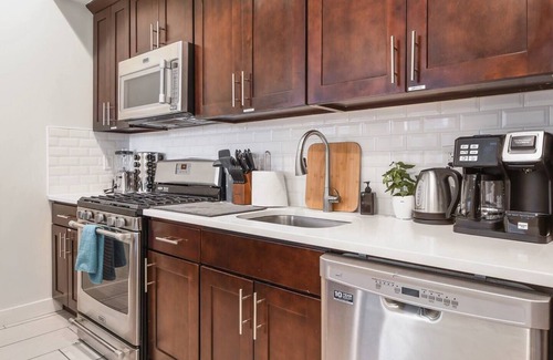 Central Business District Hotel | ★Deluxe Modern ★2BR King ★30 minutes to Manhattan