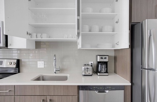 West End Apartment | Deluxe North Station Studio w/W/D & Gym, near TD Garden, by Blueground