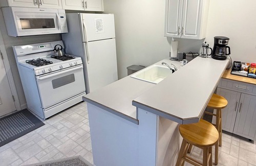 Kodiak House | Deluxe Oceanfront 3 Bedroom, 1 Bath home with full kitchen and beach access