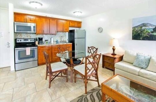 Waikiki Condo | Deluxe Panoramic Mountain View Condo - 37th Floor, Free parking & Wifi by Koko Resort Vacation Rentals