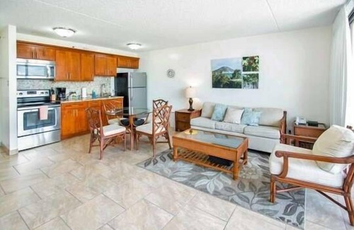 Waikiki Condo | Deluxe Panoramic Mountain View Condo - 37th Floor, Free parking & Wifi by Koko Resort Vacation Rentals