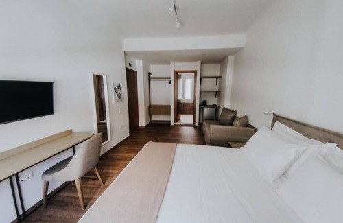 Kaisariani House | Deluxe Queen or 2 Single Beds - R1