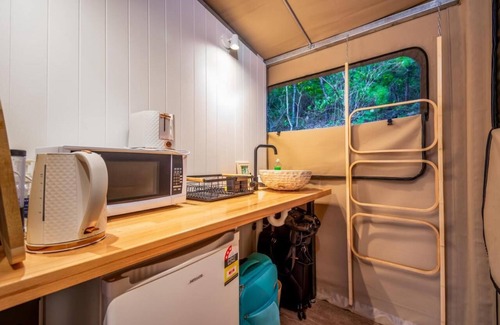 Arcadia Resort | Deluxe Queen Tent 1 Nelly bay