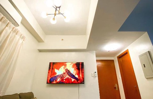 Legazpi Village Apartment | Deluxe Room w/Pool & Billiards