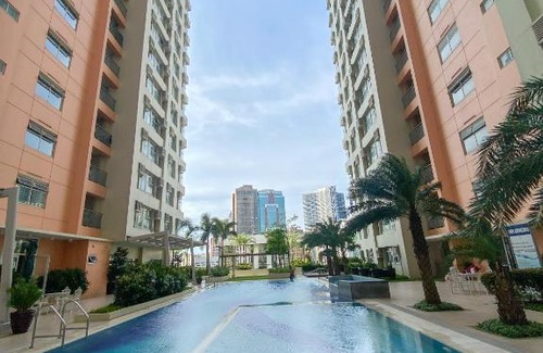 Legazpi Village Apartment | Deluxe Room w/Pool & Billiards