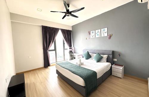 Seri Tanjung Pinang Apartment | Deluxe Seaview Suite Tripe Bed with bath tub