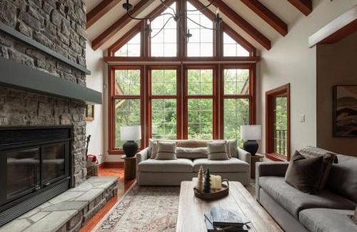 Mont-Tremblant Ski Chalet | Deluxe Ski in-out - HotTub - Fire - PingPong - View