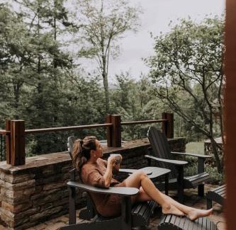 Mont-Tremblant Ski Chalet | Deluxe Ski in-out - HotTub - Fire - PingPong - View