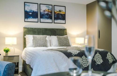 Stoney Middleton Apartment | Deluxe Studio Apartment with Private Balcony