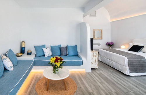 Vourvoulos House | Deluxe Suite Sea View with private pool - Siete Mares Luxury Suites