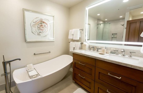 Deer Valley Hotel | Deluxe Two Queen Room Hotel Room