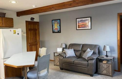 Kodiak Apartment | Den Mishka - Kodiak's Den of the Little Bear