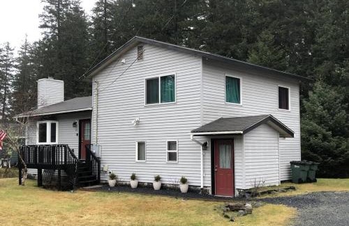 Kodiak Apartment | Den Mishka - Kodiak's Den of the Little Bear