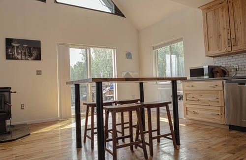 Fairbanks Ski Chalet | Denali Escape – Secluded 2BR Cabin w/Panoramic Views 2Hrs Drive to Denali