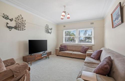 The Entrance House | Dening St - Central Location - Wifi