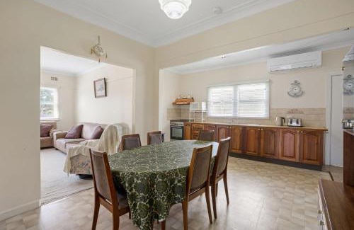 The Entrance House | Dening St - Central Location - Wifi