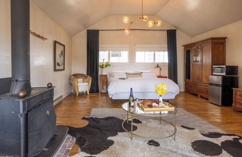 Little River Hotel | Dennen's Victorian Farmhouse