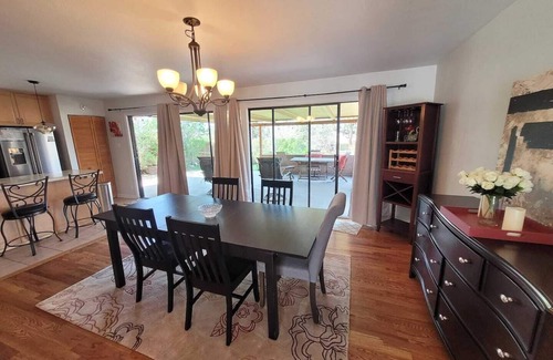Southeast House | ♡Denver-Central: Cozy Bungalow w/wood-burning fireplace, open kitchen & yard