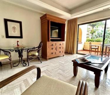 Marina Vallarta Apartment | Departamento Frente a la Playa, Velas Vallarta