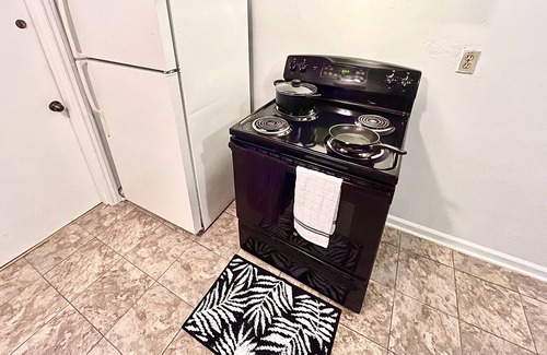Southside Apartment | Derby City Flat 2 bedroom - king and queen sized bed