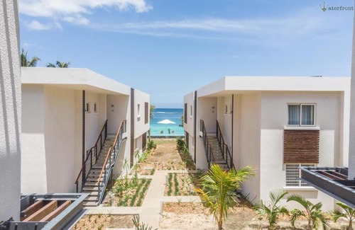 Roches Brunes House | Derek