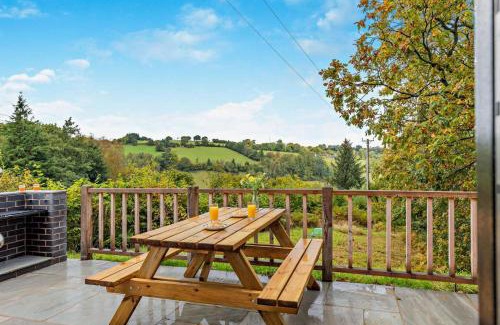 Llanfair Caereinion House | Derw Bach