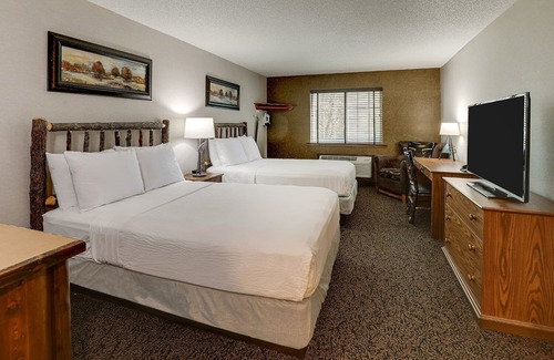 Johnston Hotel | Des Moines Area for Family Fun: Heated Pool & Close to Attractions! Near I-35