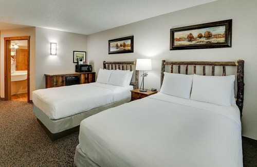 Johnston Hotel | Des Moines Area for Family Fun: Heated Pool & Close to Attractions! Near I-35