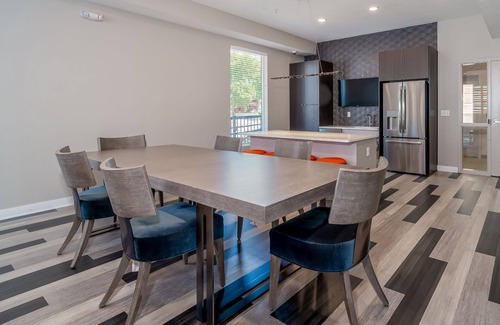 Downtown Des Moines Apartment | Des Moines Classy 2BD 2BA Downtown Apartment