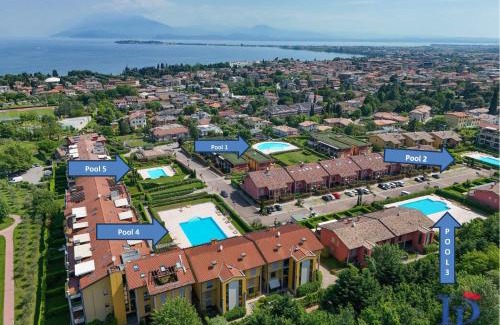 Rivoltella Apartment | DesenzanoLoft Official Partner Homes & Villas by Marriott Bonvoy - Co2 apartment in Residence Vistalago with 5 pools