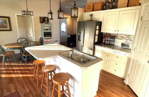 Desert Aire House | Desert Aire golfers paradise! Watch the golfers and enjoy views of the river.