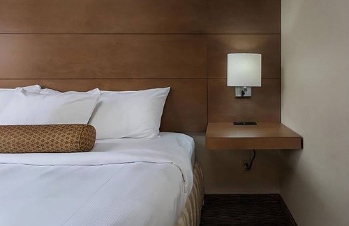 Yuma Hotel | DESERT ESCAPE! COMFY UNIT FOR 4, POOL, PARKING