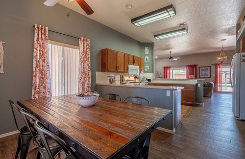 Desert Foothills House | Desert Get-Away, with 2 King beds and 2 Twins!