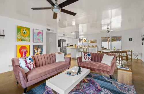 Village Grove House | Desert Mirage Home -Retro Chic with Pool Grille & Bocce
