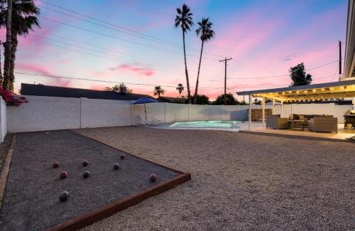 Village Grove House | Desert Mirage Home -Retro Chic with Pool Grille & Bocce