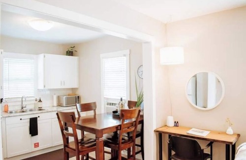 Okanagan-Similkameen Bed & Breakfast | Desert Shores: 103 (Dog Friendly) Minutes from Okanagan Lake