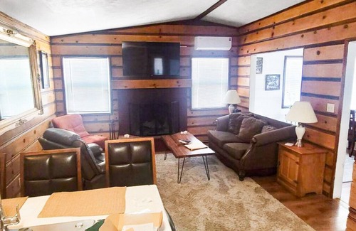 Twentynine Palms House | Desert Skies 2 BRs/2 Qn beds/1 bath with great views