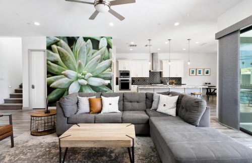 Southwest Village House | Desert Sky Luxury Pool & Spa Walk To Old Town!