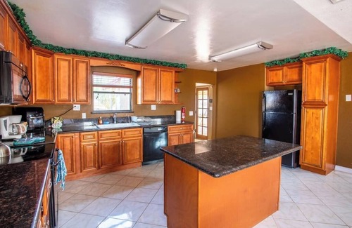 Wonder Valley House | DesertGem 5Acres Arcade Pool Spa KingBed Game Room