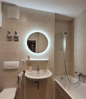 Anger-Crottendorf Apartment | Design Altbauwohnung mit Balkon und Parkplatz
