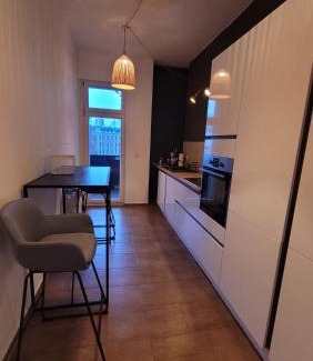 Anger-Crottendorf Apartment | Design Altbauwohnung mit Balkon und Parkplatz