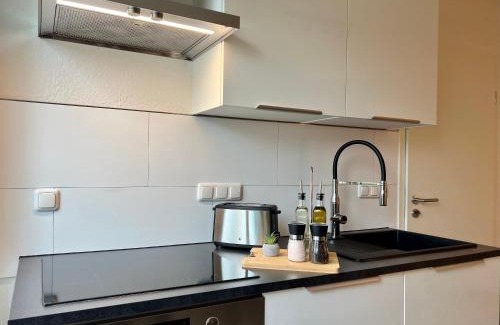 Bedingrade Apartment | Design Apartment mit Balkon - Küche - Netflix
