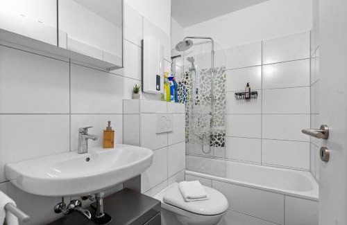 Duissern Apartment | Design Luxus, Vollausstattung, 2 min Hbf Duisburg, beste Betten, 2 55" TV, Netflix, W24