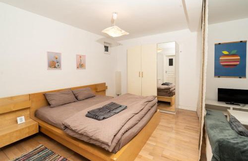Arad Apartment | Design Studio 9 with private patio in central villa