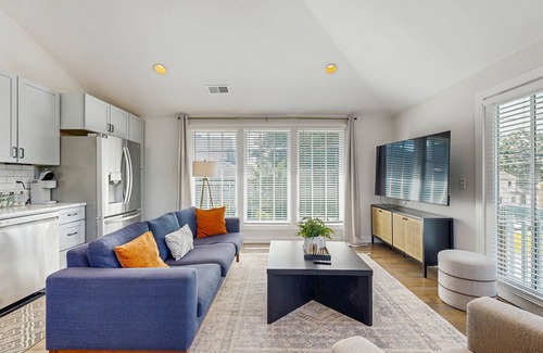 Belmont - Hillsboro Apartment | Designer 12 South gem - full kitchen & central AC - steps to shops & dining