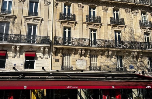 Bercy Apartment | Designer 2-Bedroom, 6th floor with elevator and view