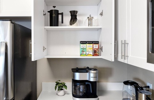 Sparks Apartment | Designer Apt With Jacuzzi Walk To Casino Imax