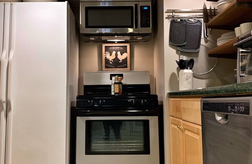 Brookmont House | Designer Chic 1Bed & 1Ba Private Apartment Close to DC/MD/VA