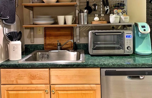 Brookmont House | Designer Chic 1Bed & 1Ba Private Apartment Close to DC/MD/VA